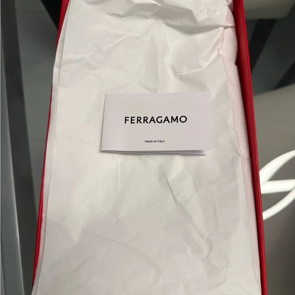 Ferragamo Red Box - Picture 4 of 7